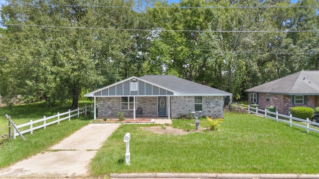 view of front of house with a front lawn