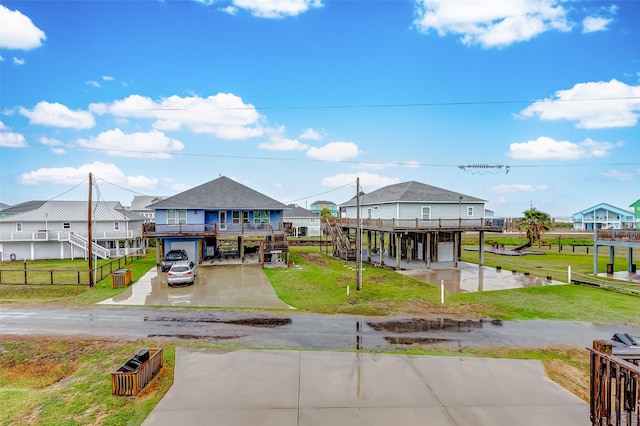 view of front facade with a front lawn