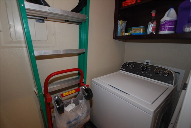 laundry area featuring washer / dryer