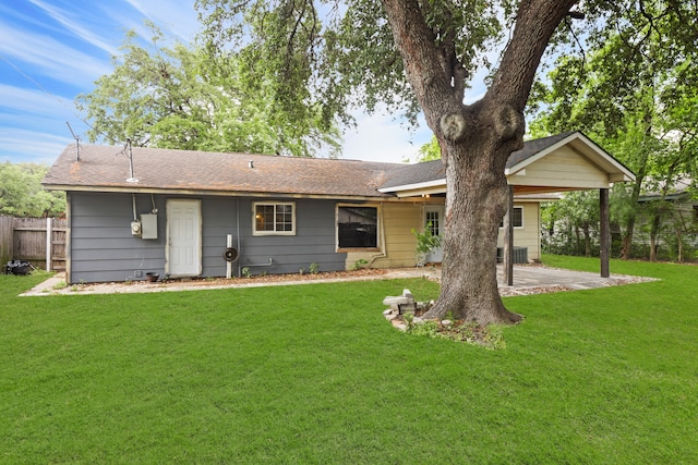 view of front of property with a front yard