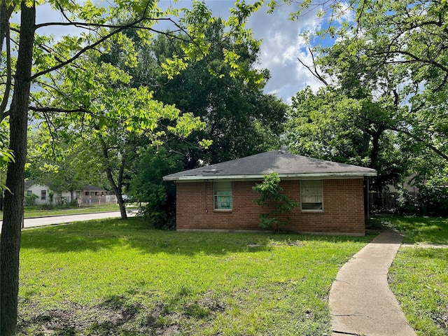 view of side of property featuring a yard