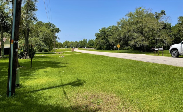 Listing photo 2 for 1443 County Road 687, Angleton TX 77515