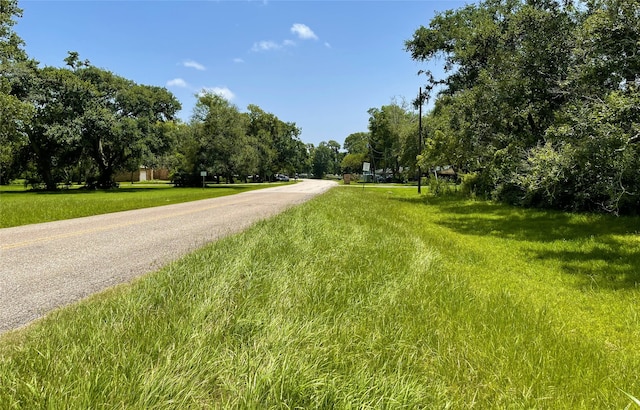 Listing photo 3 for 1443 County Road 687, Angleton TX 77515