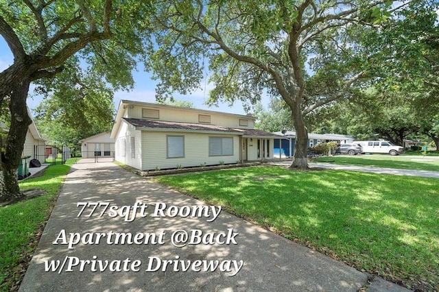 view of front of house featuring a front lawn