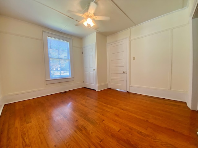 unfurnished room featuring wood-type flooring and ceiling fan