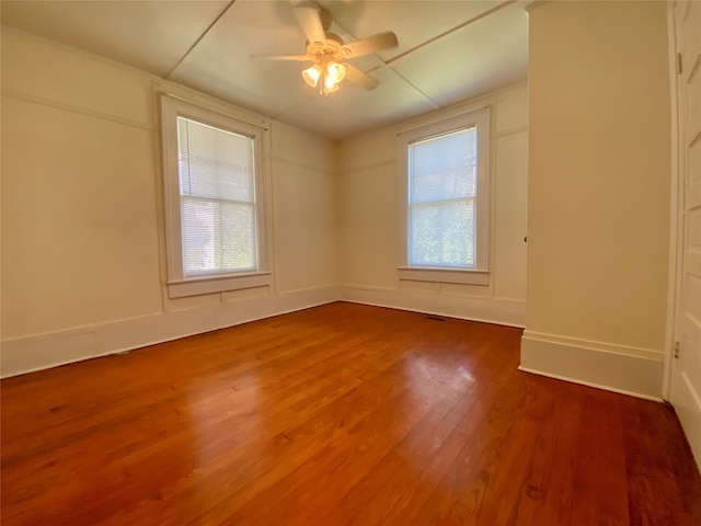 empty room featuring dark hardwood / wood-style floors and ceiling fan