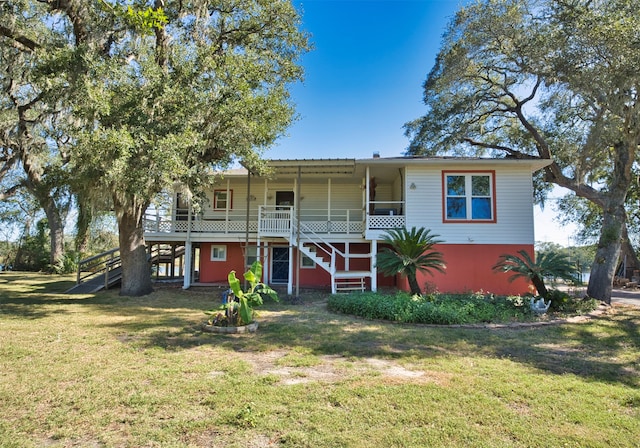 view of front facade with a front yard