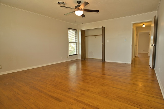 unfurnished bedroom with light hardwood / wood-style floors, ceiling fan, a closet, and ornamental molding