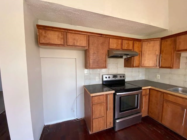 kitchen with backsplash, a textured ceiling, dark hardwood / wood-style flooring, and stainless steel electric range