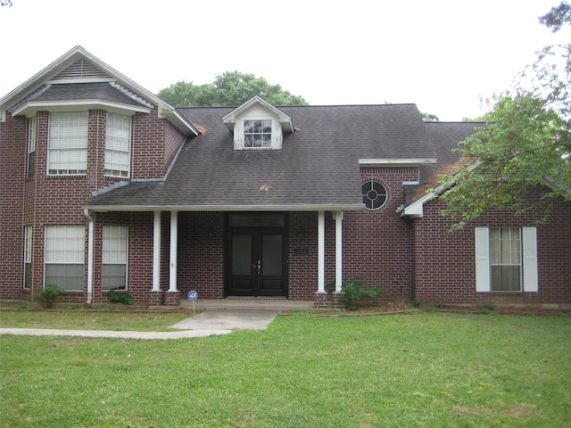 view of front facade featuring a front yard