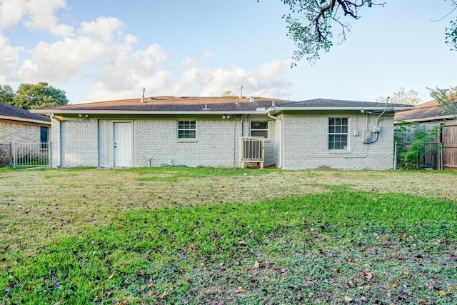 back of house featuring a yard