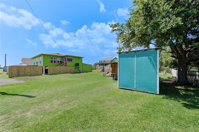 view of yard featuring a storage shed