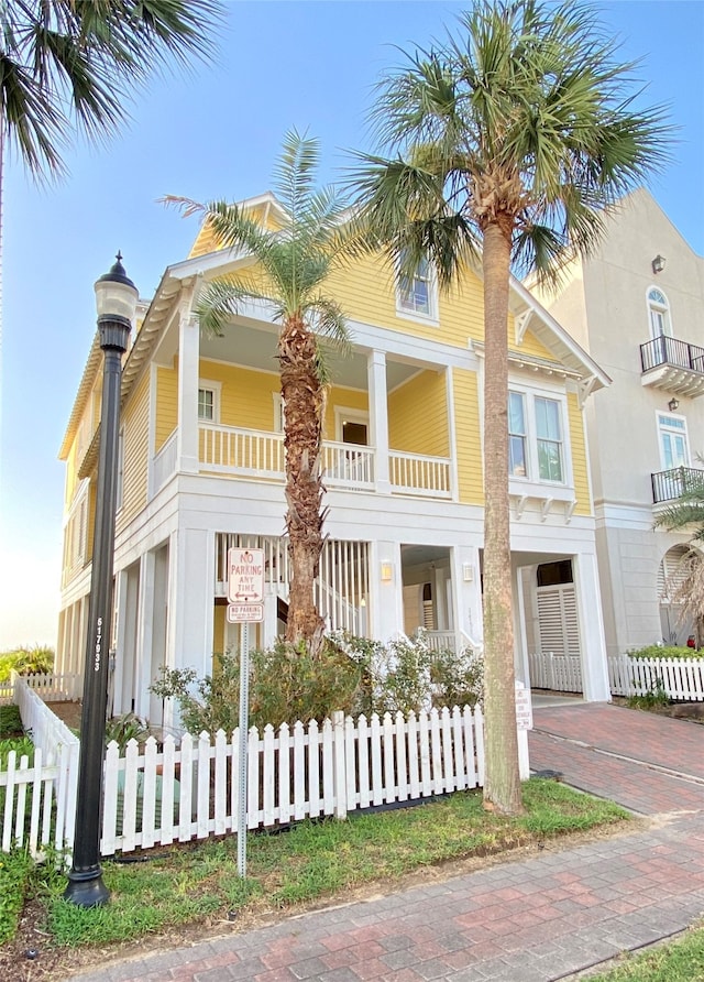 view of front facade with a balcony