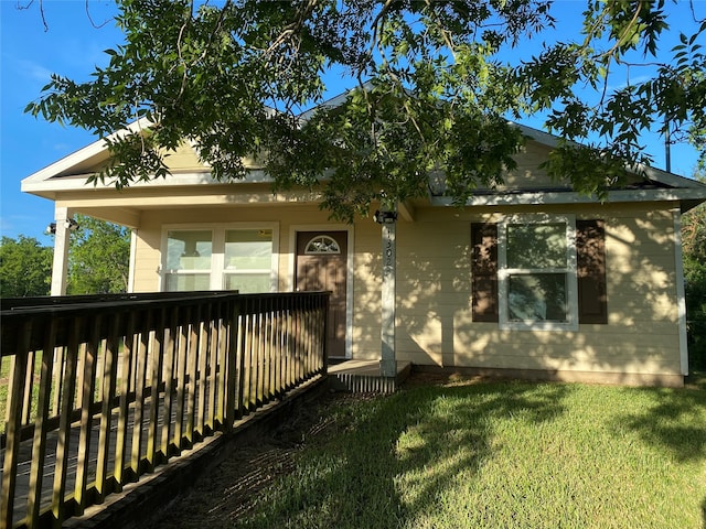 view of front of house with a front yard