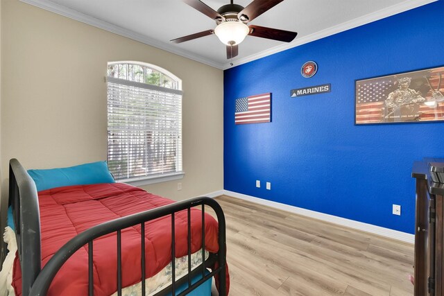 bedroom with ceiling fan, crown molding, and light hardwood / wood-style flooring