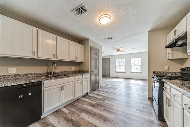 kitchen featuring ceiling fan, light hardwood / wood-style floors, electric stove, dishwasher, and sink