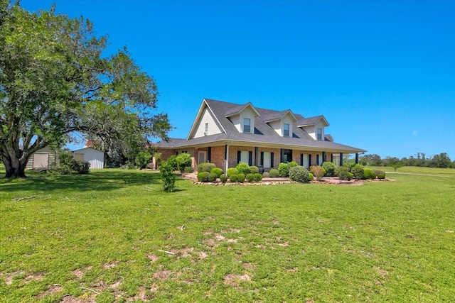 view of front facade with a front lawn