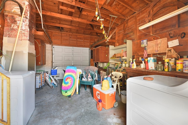 garage featuring washing machine and clothes dryer