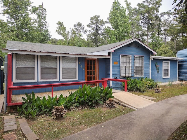 view of front facade with a porch