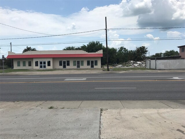 808 S Alamo St, Refugio, TX 78377 - photo 27