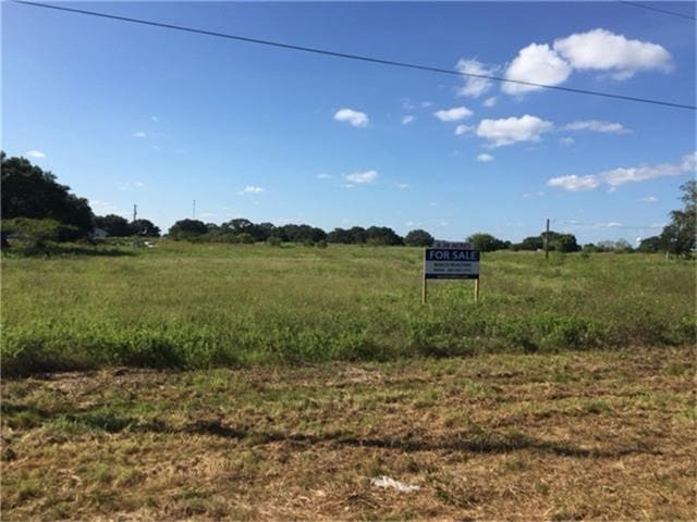 Listing photo 2 for 534 US Highway 183 S, Cuero TX 77954