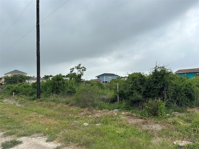 Listing photo 3 for 802 17th St, San Leon TX 77539