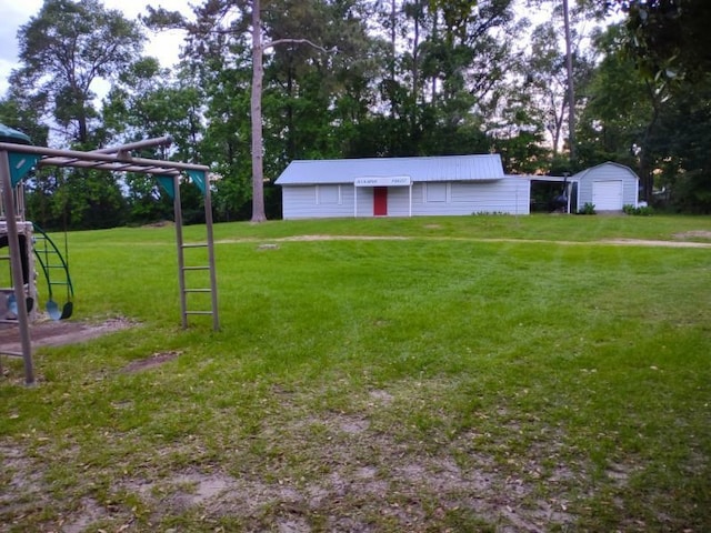 view of yard with a storage shed