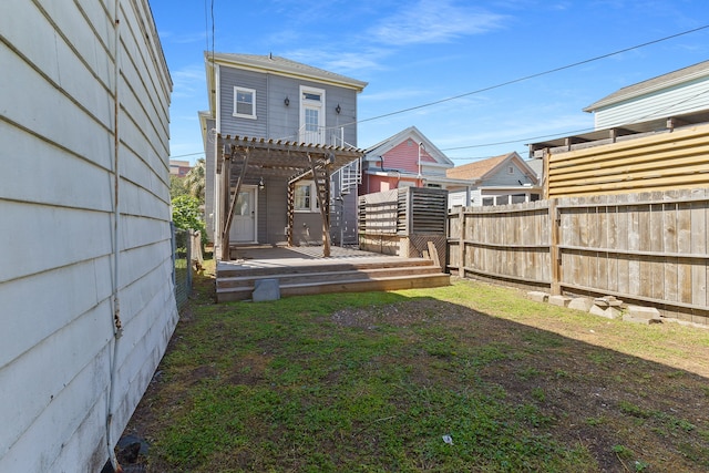 view of yard featuring a pergola