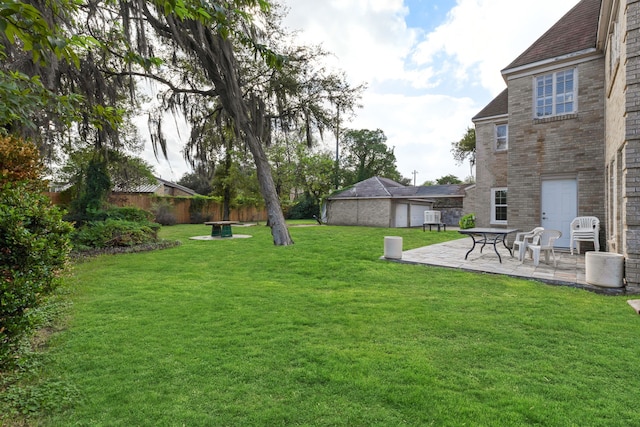 view of yard featuring a patio area