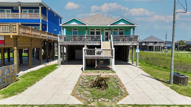 view of front of house featuring a carport, a porch, and a front lawn