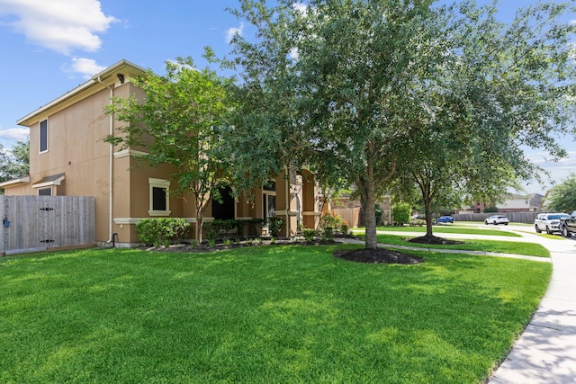 view of front of house featuring a front lawn