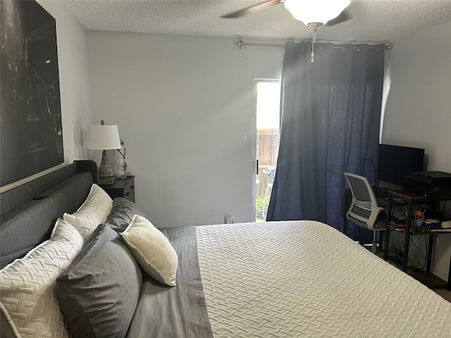 bedroom featuring ceiling fan and a textured ceiling