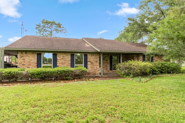 ranch-style home featuring a front lawn