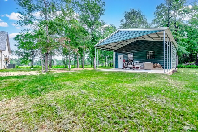 view of yard featuring a patio