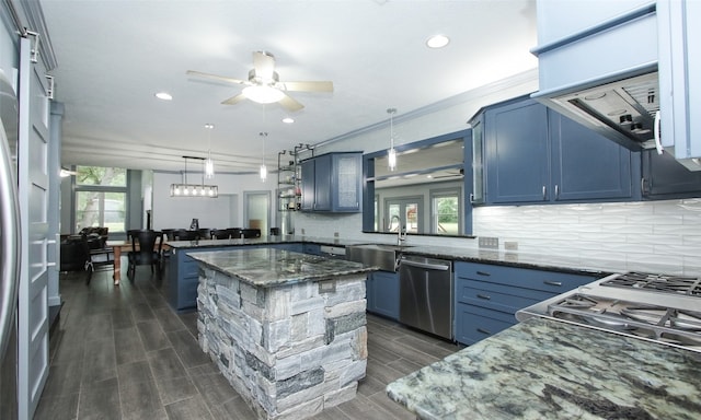 kitchen with dishwasher, plenty of natural light, and tasteful backsplash