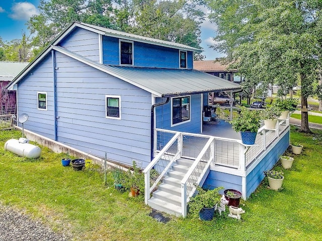 back of house with a lawn