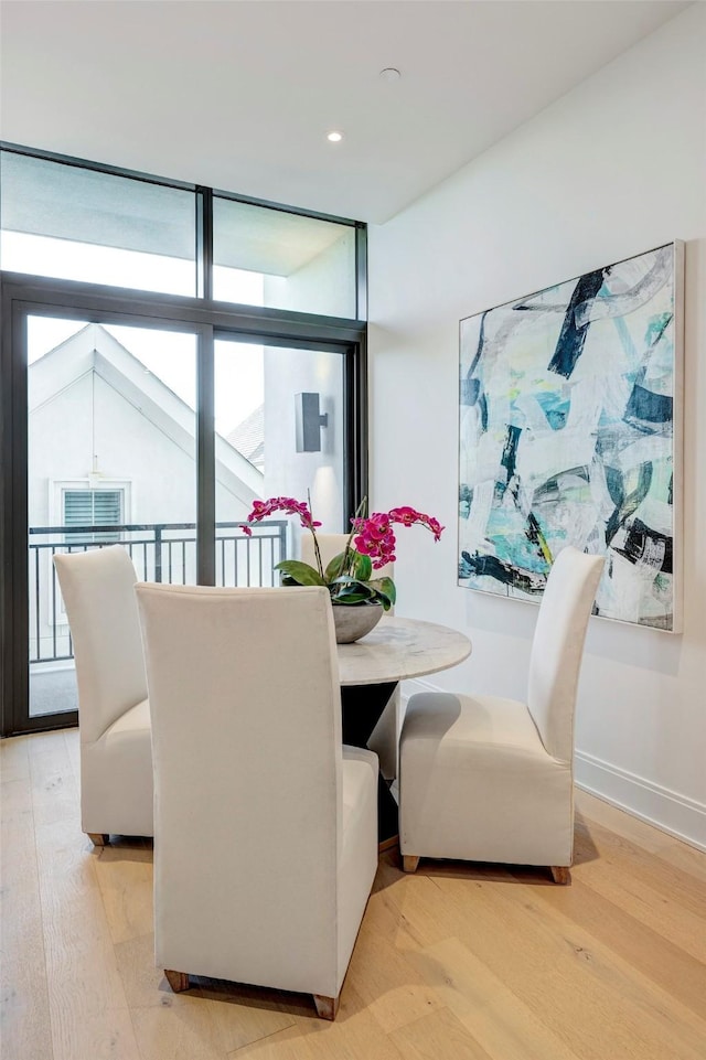 dining room with recessed lighting, baseboards, and light wood-style floors