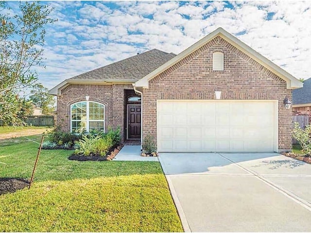 view of front facade featuring a front lawn and a garage