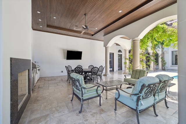 view of terrace with ceiling fan