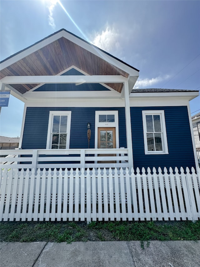 view of front of property featuring a porch