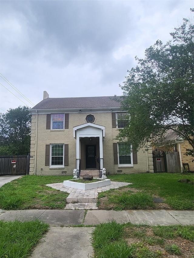 view of front of home with a front lawn