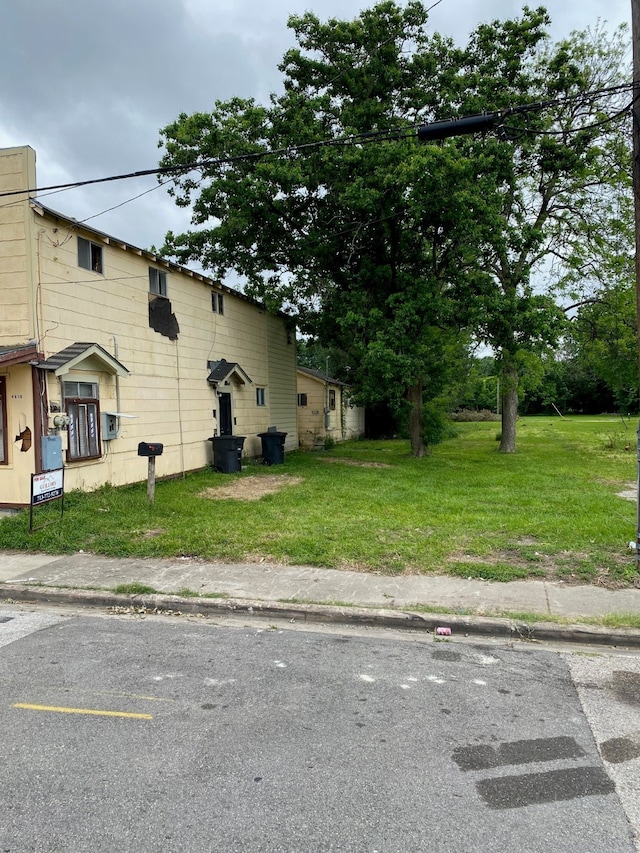 exterior space featuring a lawn