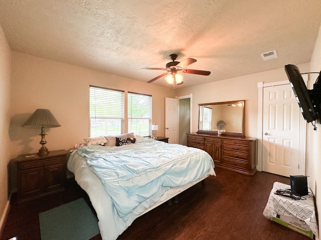 bedroom featuring a textured ceiling and ceiling fan