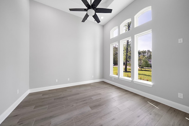 empty room featuring ceiling fan