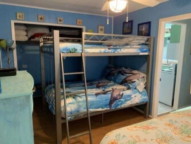 bedroom featuring ceiling fan