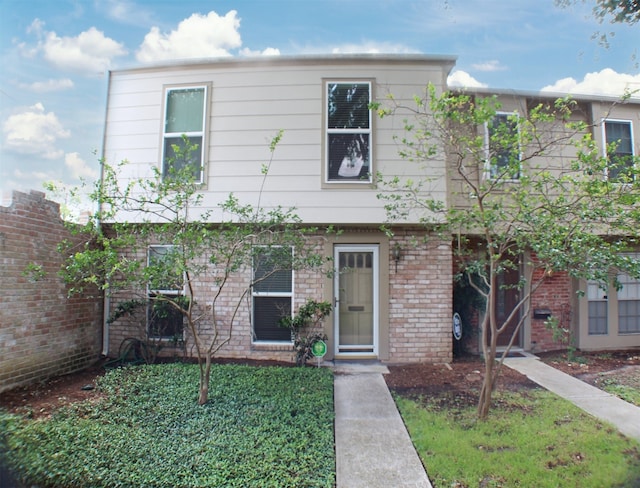 view of front of home with a front yard