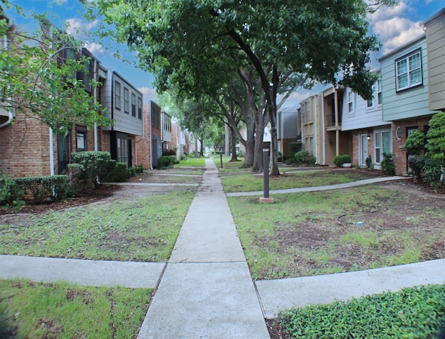 view of home's community featuring a yard