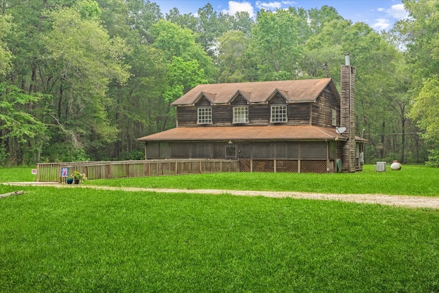 view of front of home with a front lawn