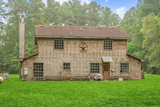 back of house featuring a lawn