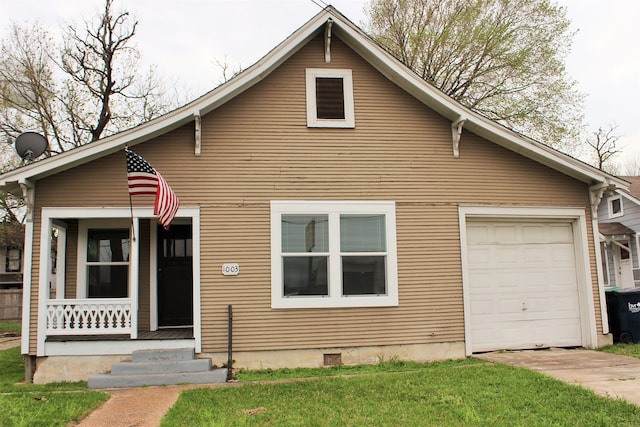 view of front facade with a garage and a front yard